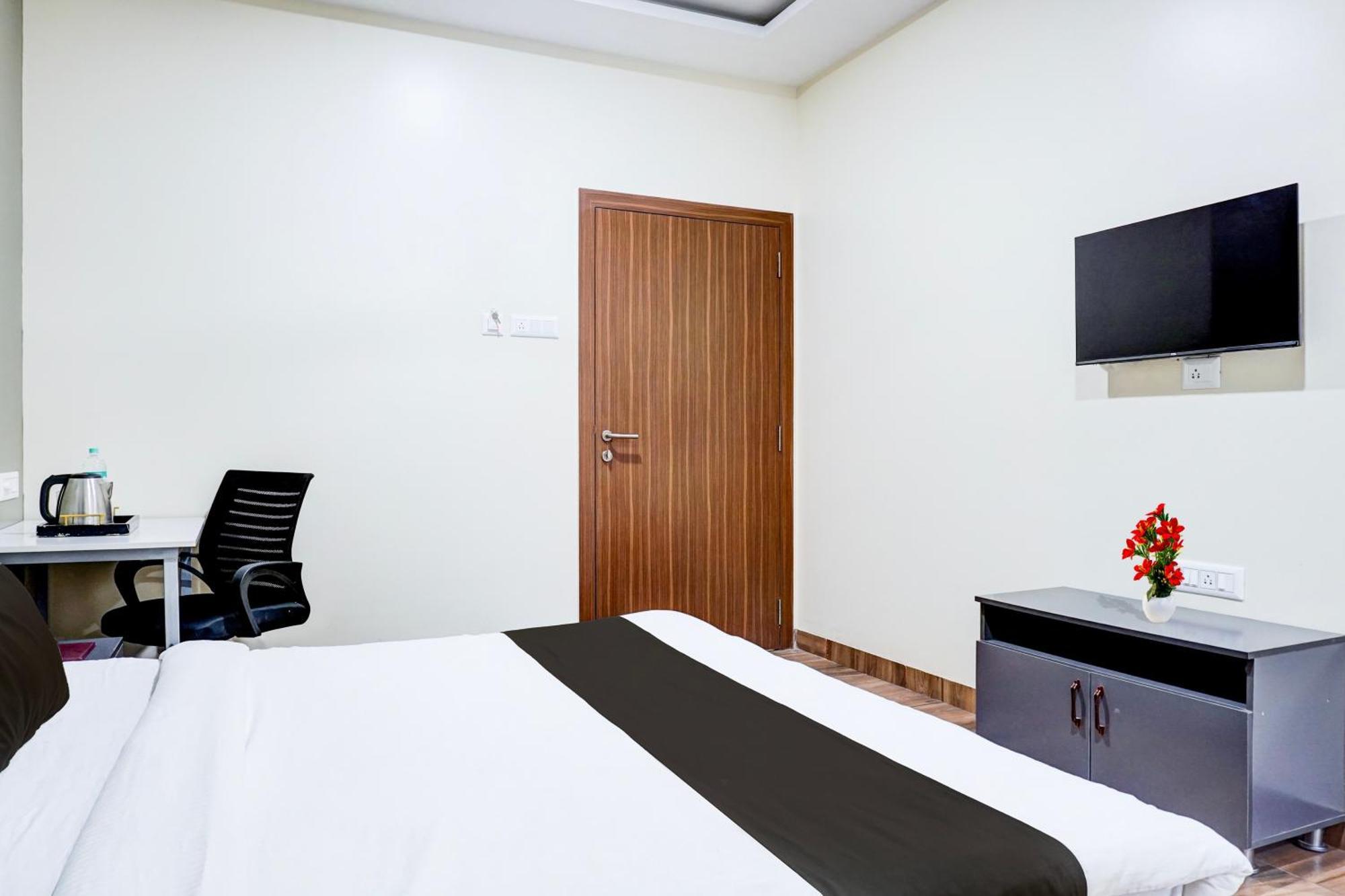 Super Collection O Pashan-Sus Road Baner Formerly Grey Stone Pune Bagian luar foto